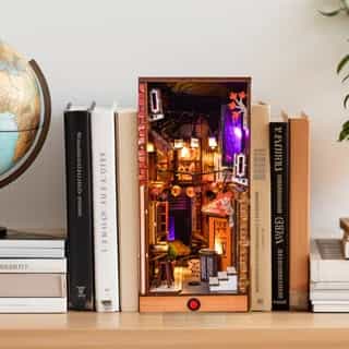 Bookshelf Memories logo