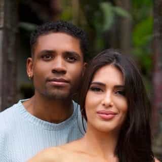 Mr And Mrs Global logo