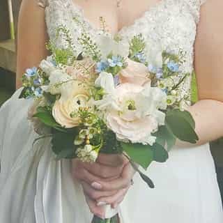 Yeomans Flowers logo