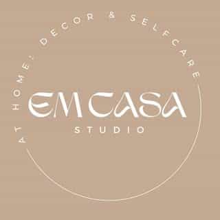 EM CASA STUDIO logo