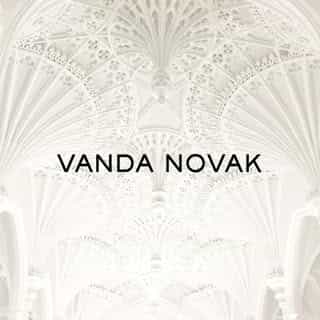 VANDA NOVAK logo