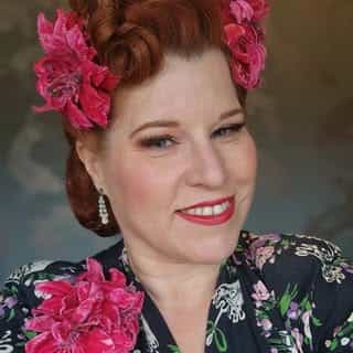 Pin Up Curl logo