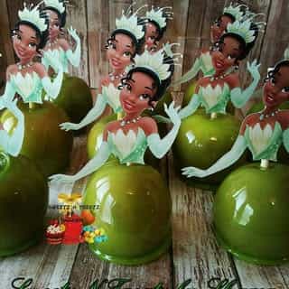 Custom Favorz by Sharon logo