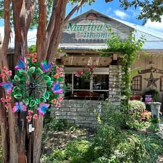 Martha's Bloomers logo