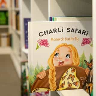 Charli Safari logo